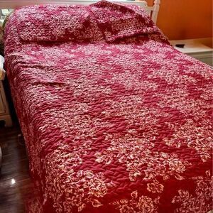 Madison Park Full/ Queen Sz 3 pcs Quilt Blanket Bedding Set  - Red Floral